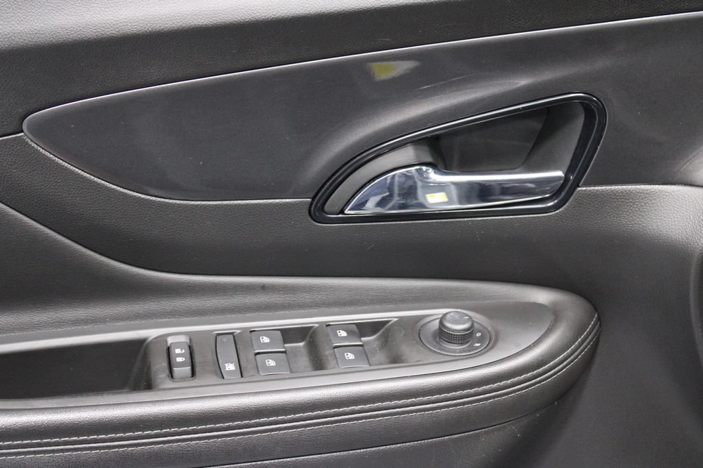 Used 2020 Buick Encore Preferred FWD image 21