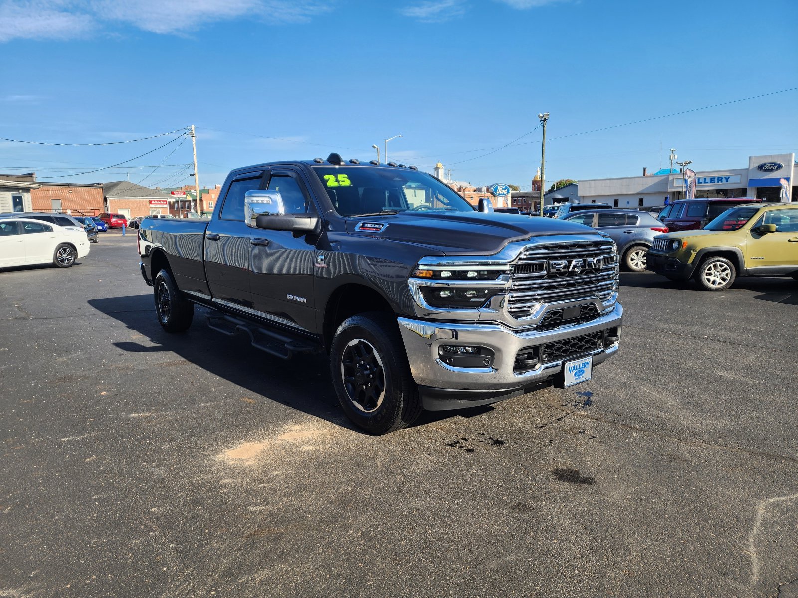 Used 2025 RAM 3500 Laramie AWD/4WD image 7