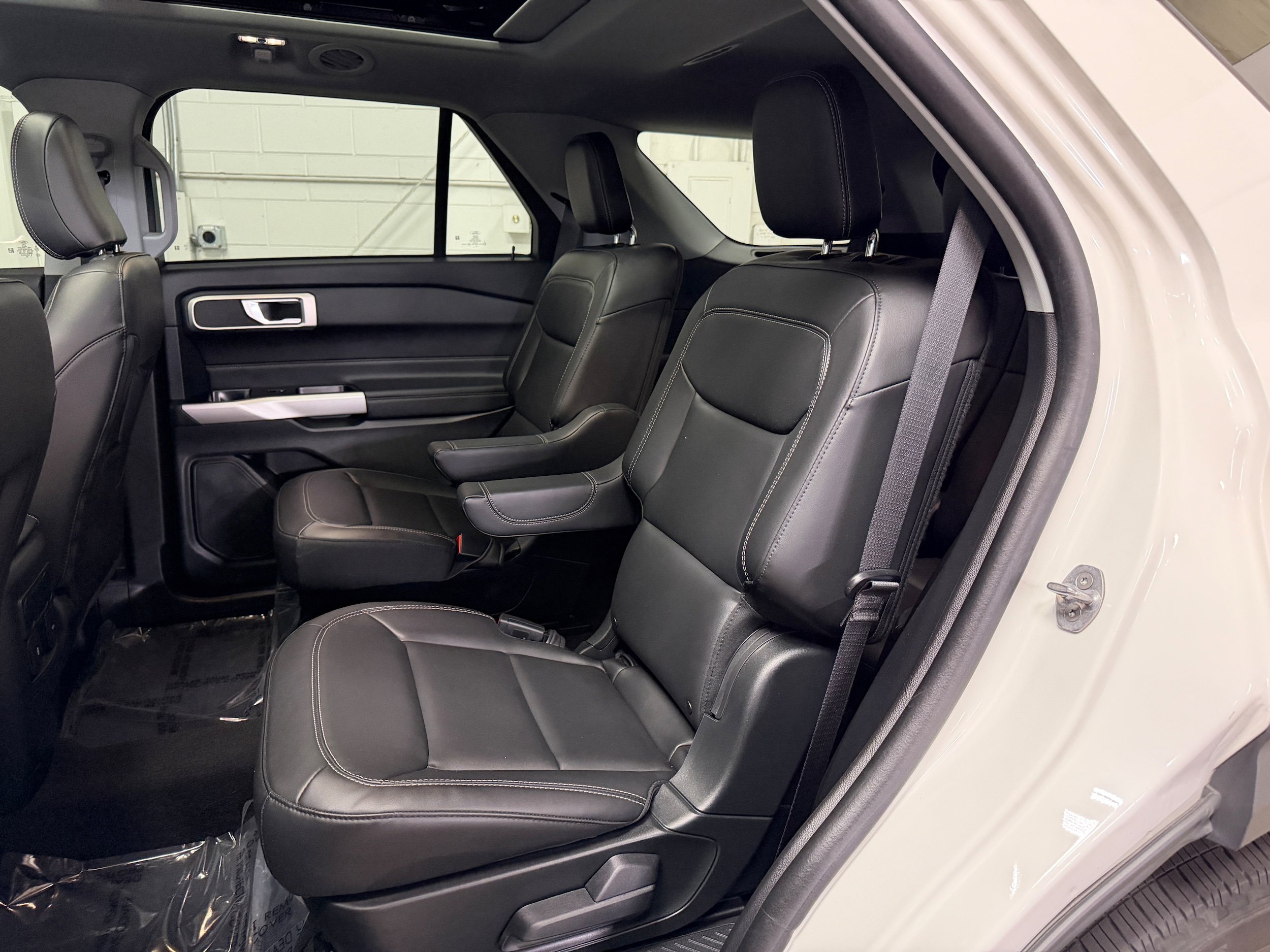 Certified 2023 Ford Explorer XLT w/ Equipment Group 202A AWD/4WD image 10