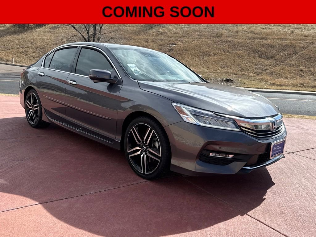 Used 2017 Honda Accord Touring image 8
