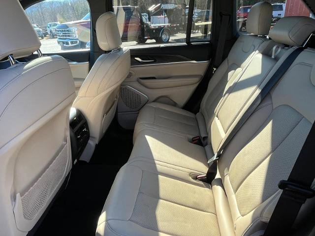 Used 2023 Jeep Grand Cherokee 4WD 4xe w/ Luxury Tech Group II image 18