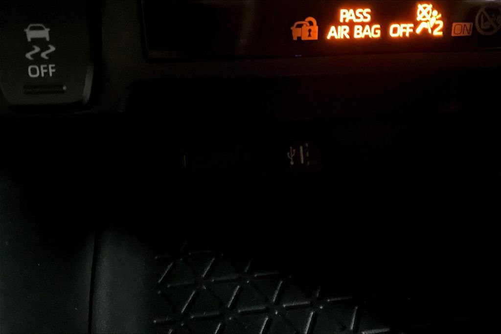 Used 2024 Toyota RAV4 XLE image 30