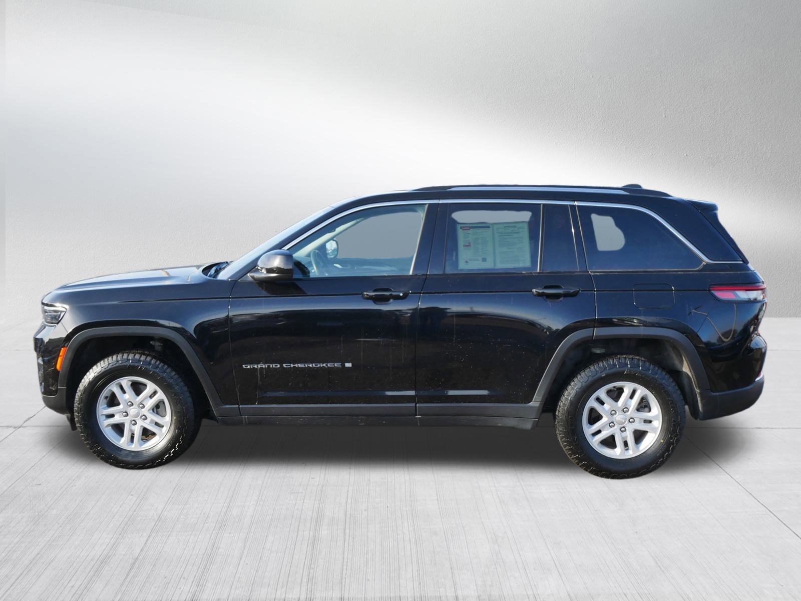Used 2023 Jeep Grand Cherokee Laredo w/ Luxury Tech Group I video 2