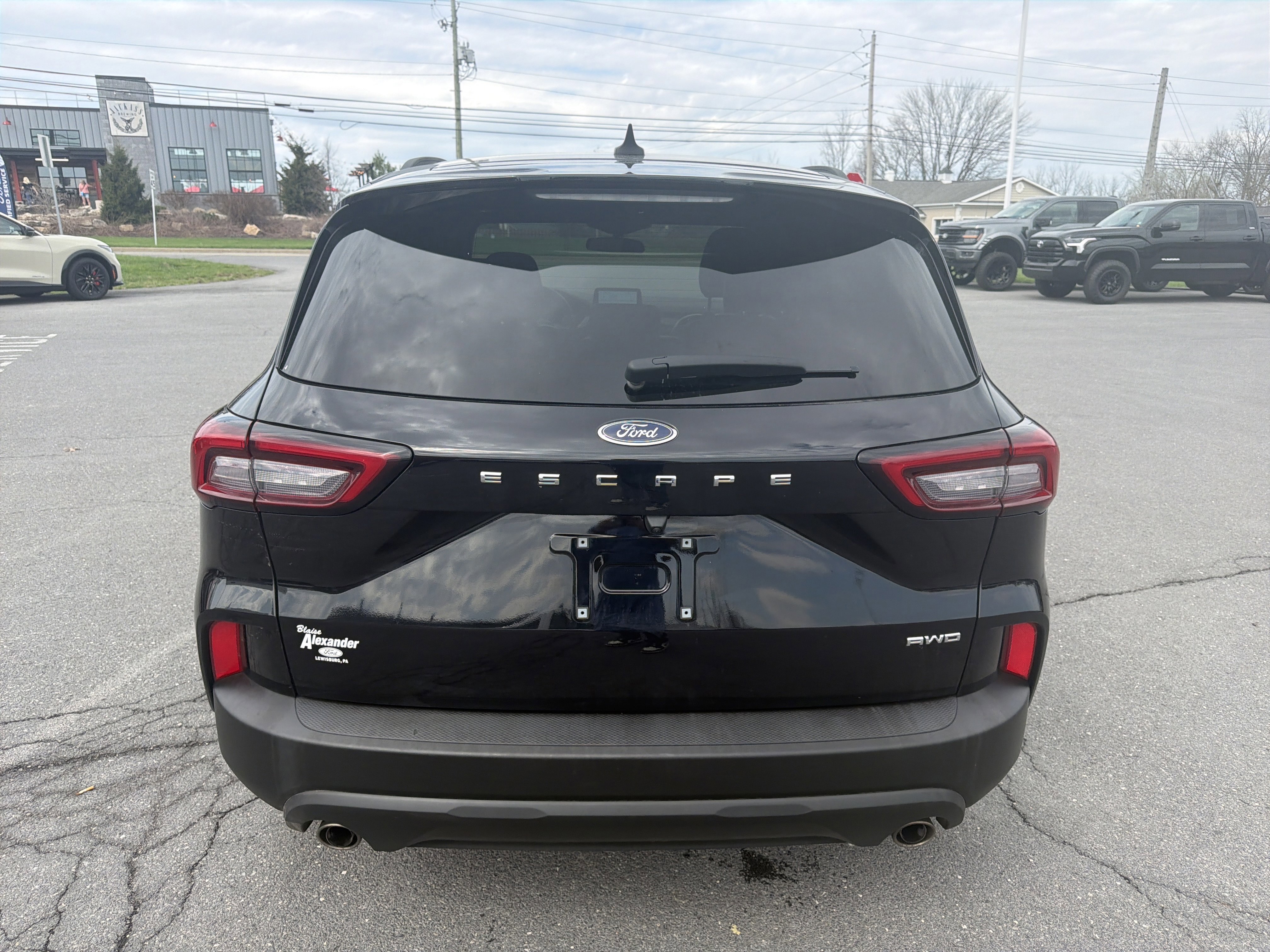 Certified 2025 Ford Escape ST-Line Select AWD/4WD image 4