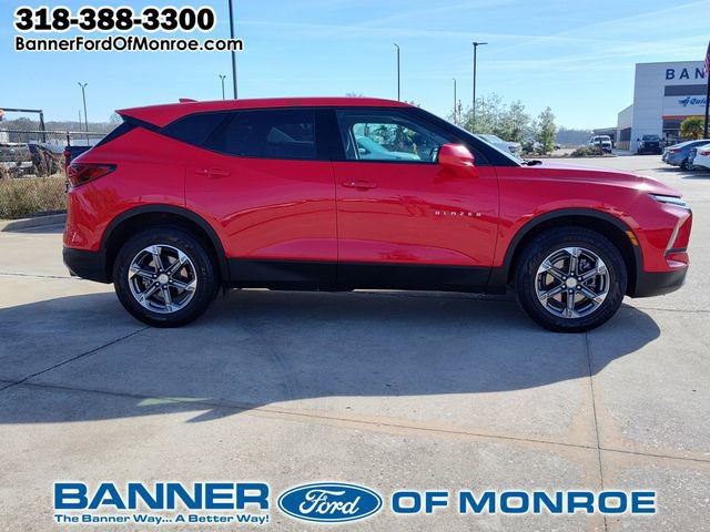Used 2023 Chevrolet Blazer LT image 2