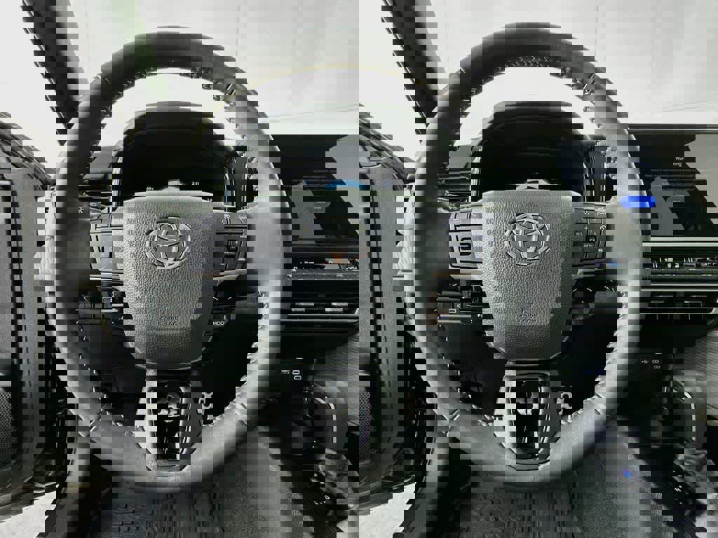 Used 2025 Toyota Camry SE w/ Multimedia Upgrade Package FWD image 19