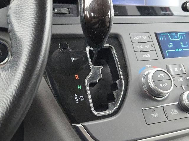 Used 2020 Toyota Sienna XLE image 28