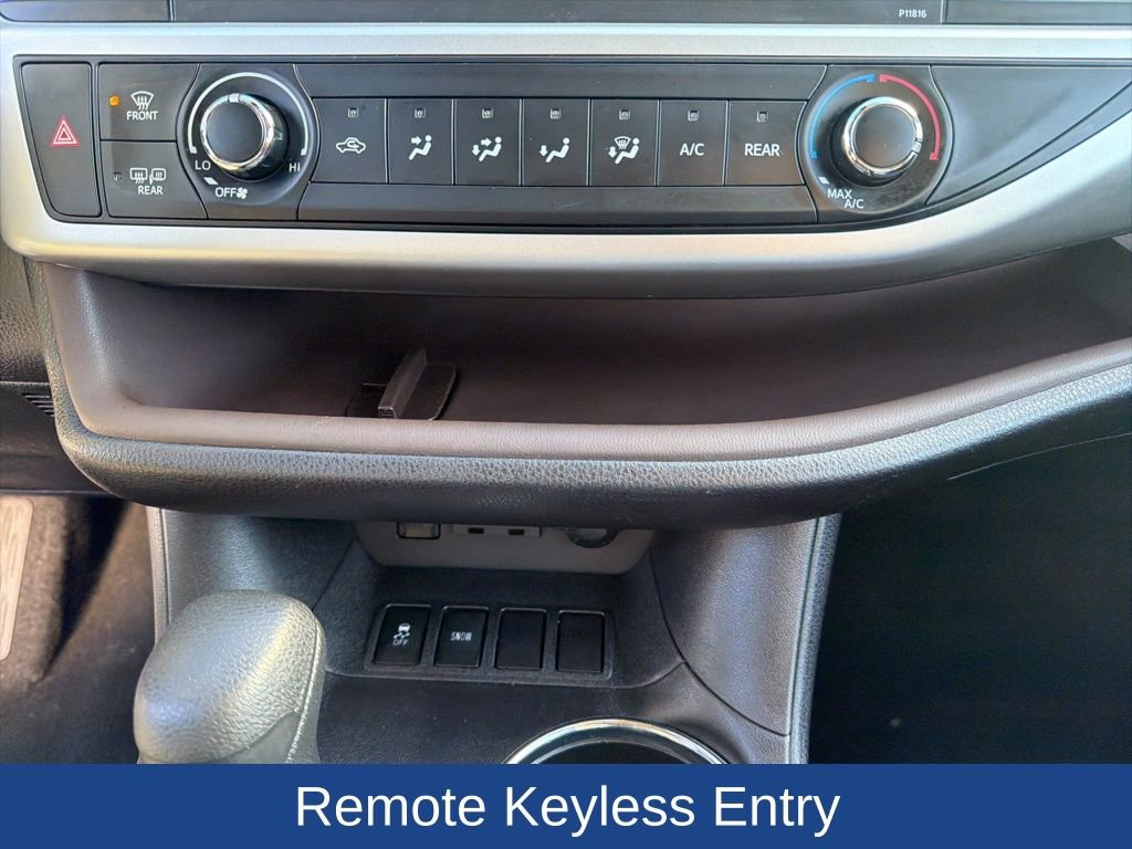 Used 2019 Toyota Highlander LE image 19