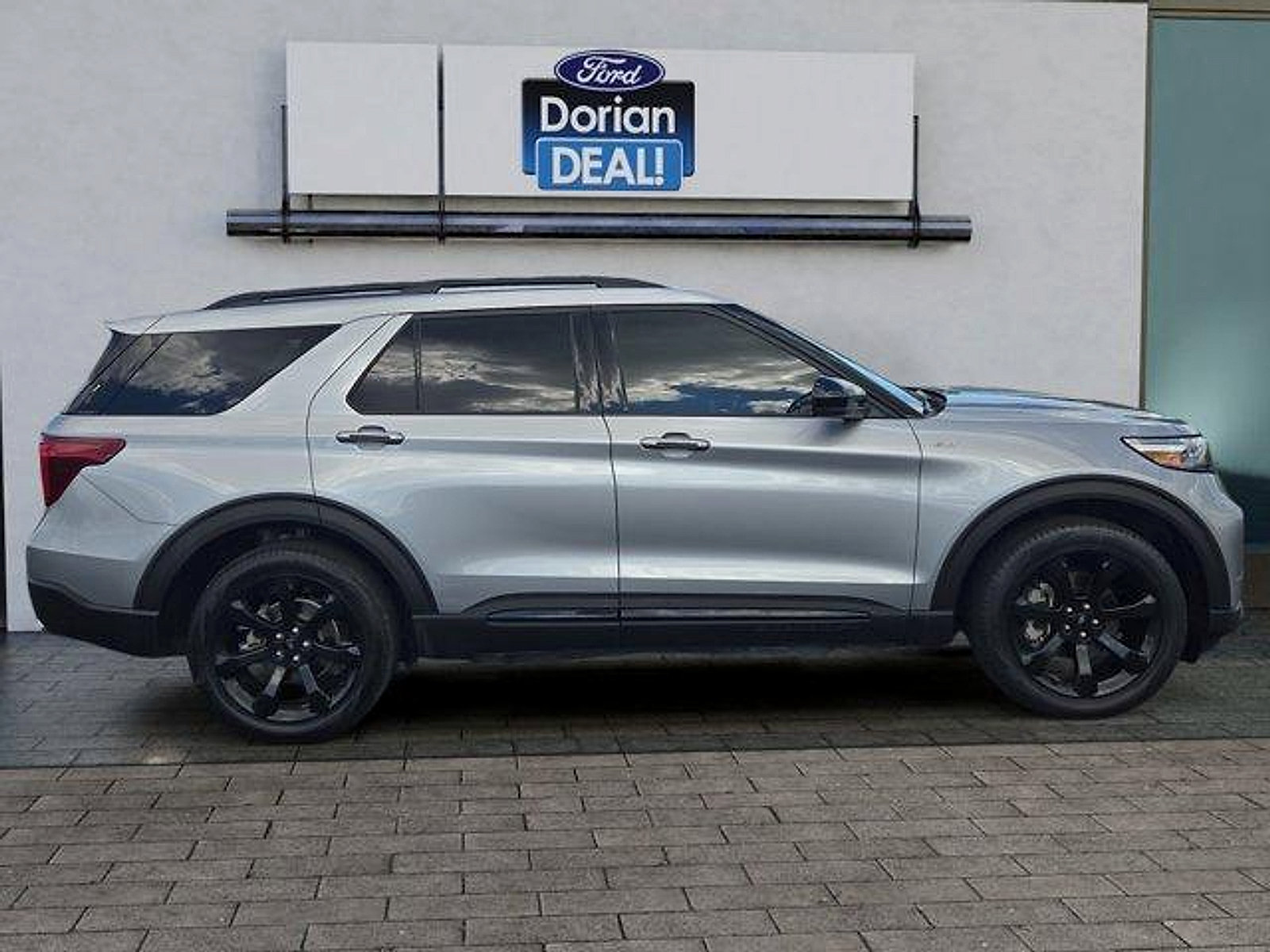 Certified 2023 Ford Explorer ST-Line w/ Class IV Trailer Tow Package AWD/4WD image 2