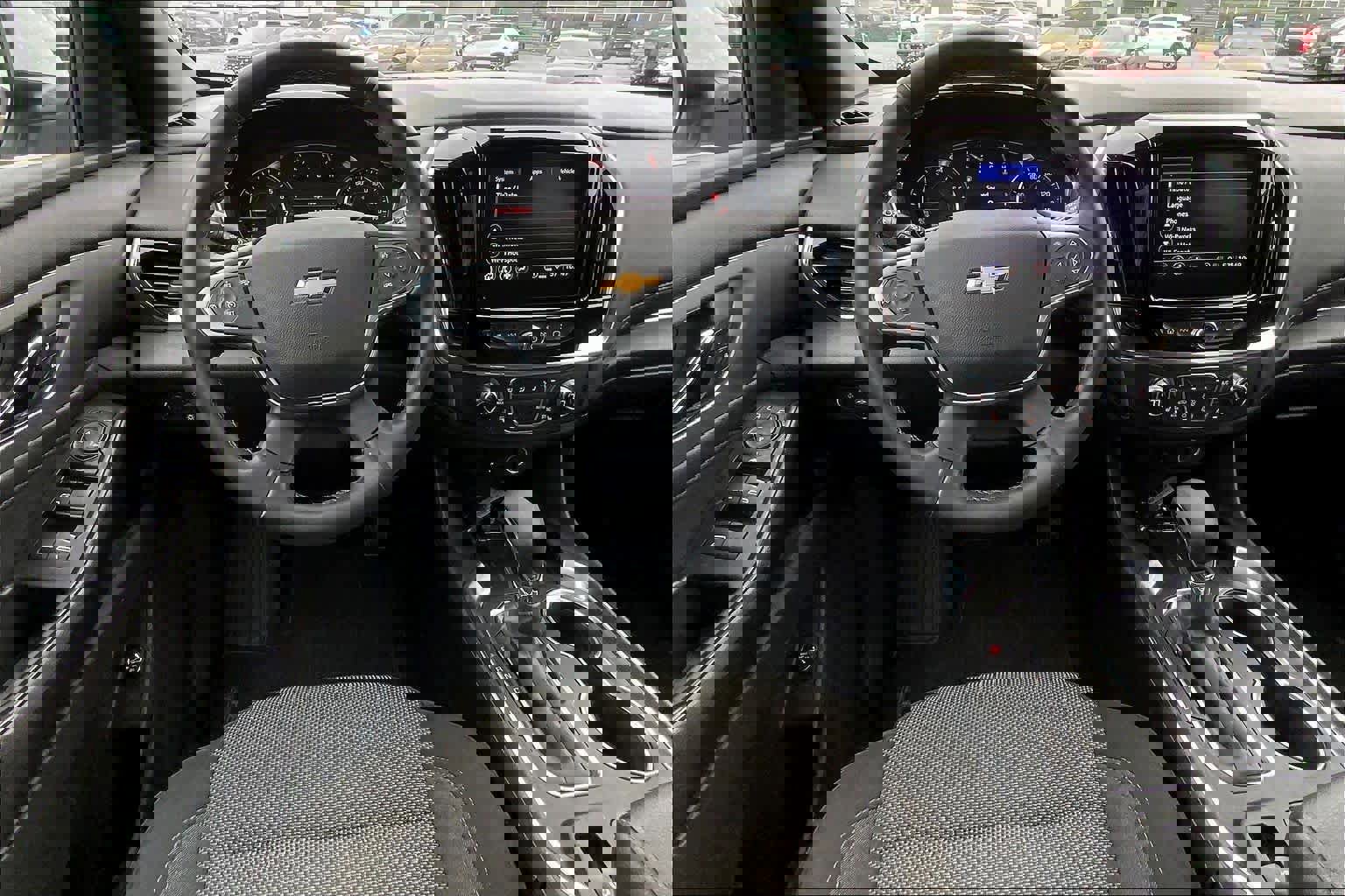 Used 2023 Chevrolet Traverse LT w/ Rear Camera Mirror Package image 8