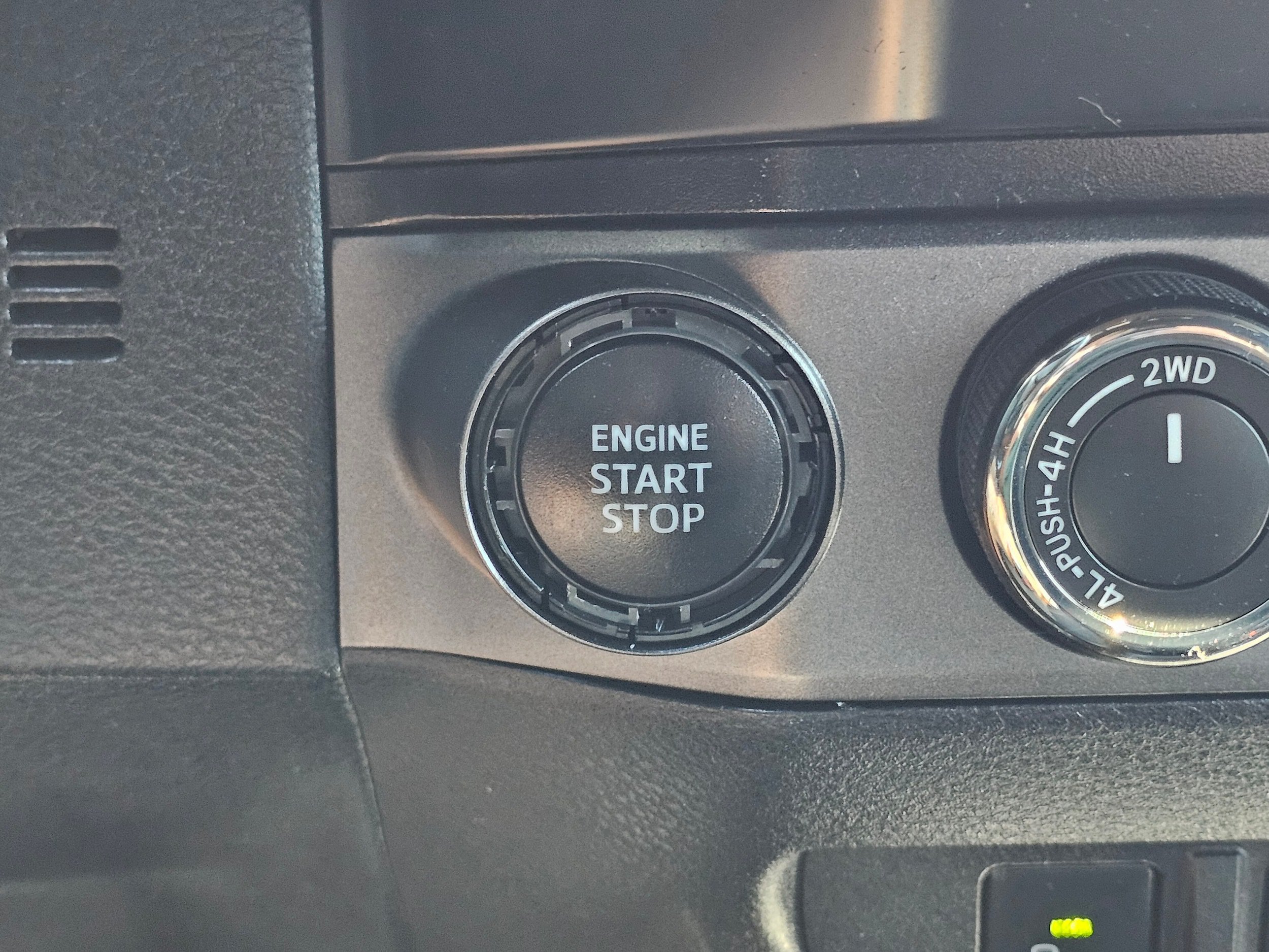 Used 2020 Toyota Tacoma TRD Sport w/ Technology Package AWD/4WD image 30