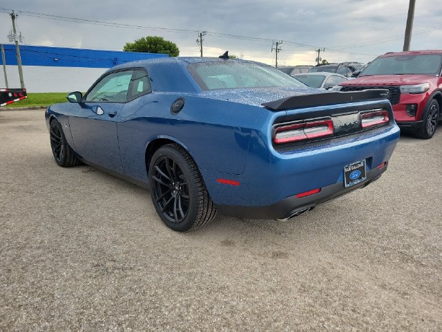 Used 2022 Dodge Challenger R/T Scat Pack w/ Shaker Package RWD image 4