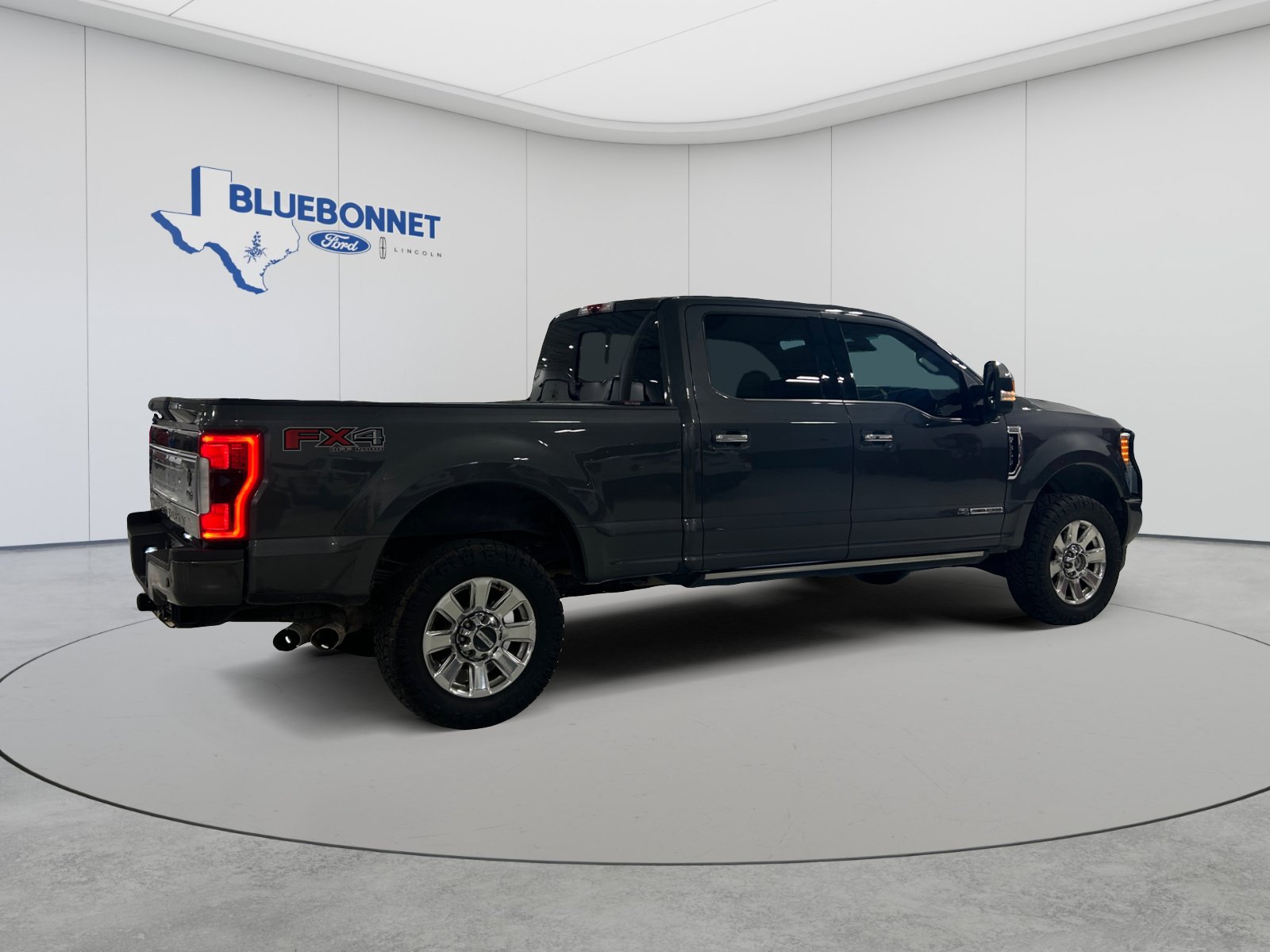 Certified 2018 Ford F350 Platinum w/ Platinum Ultimate Package AWD/4WD image 5