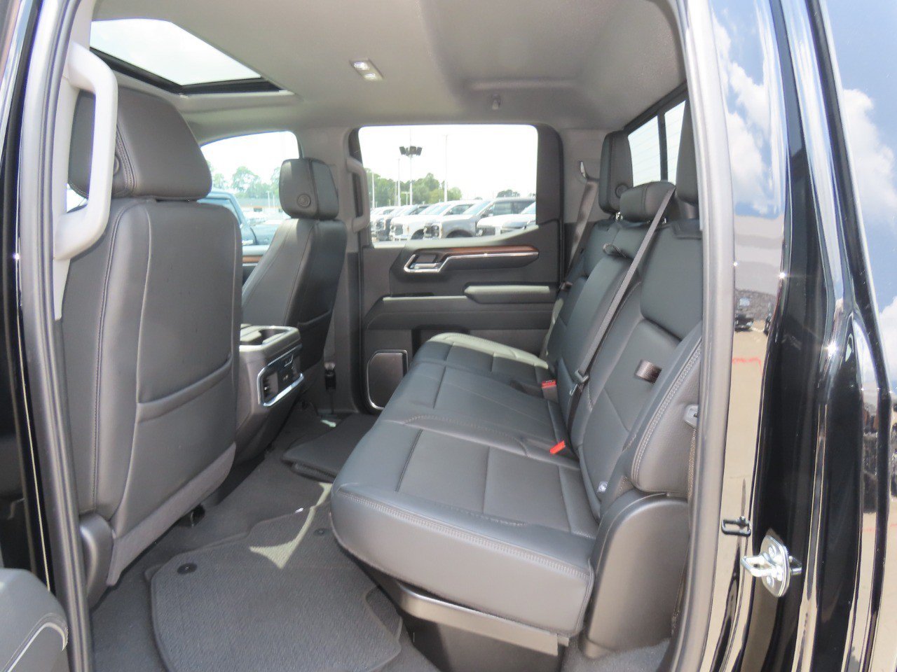 Used 2025 GMC Sierra 1500 Denali w/ Denali Reserve Package AWD/4WD image 18