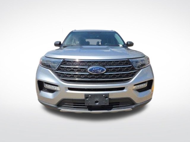 Certified 2022 Ford Explorer XLT w/ Equipment Group 202A AWD/4WD image 2