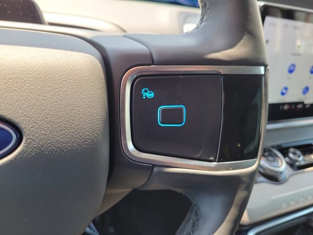 Certified 2025 Ford Expedition Active AWD/4WD image 6