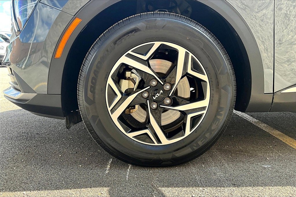 Used 2024 Kia Sportage LX image 9