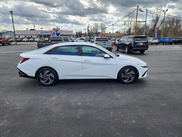 Used 2025 Hyundai Elantra SEL FWD image 6