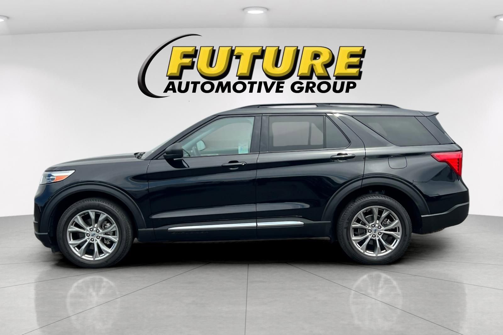 Certified 2022 Ford Explorer XLT w/ Equipment Group 202A AWD/4WD image 6