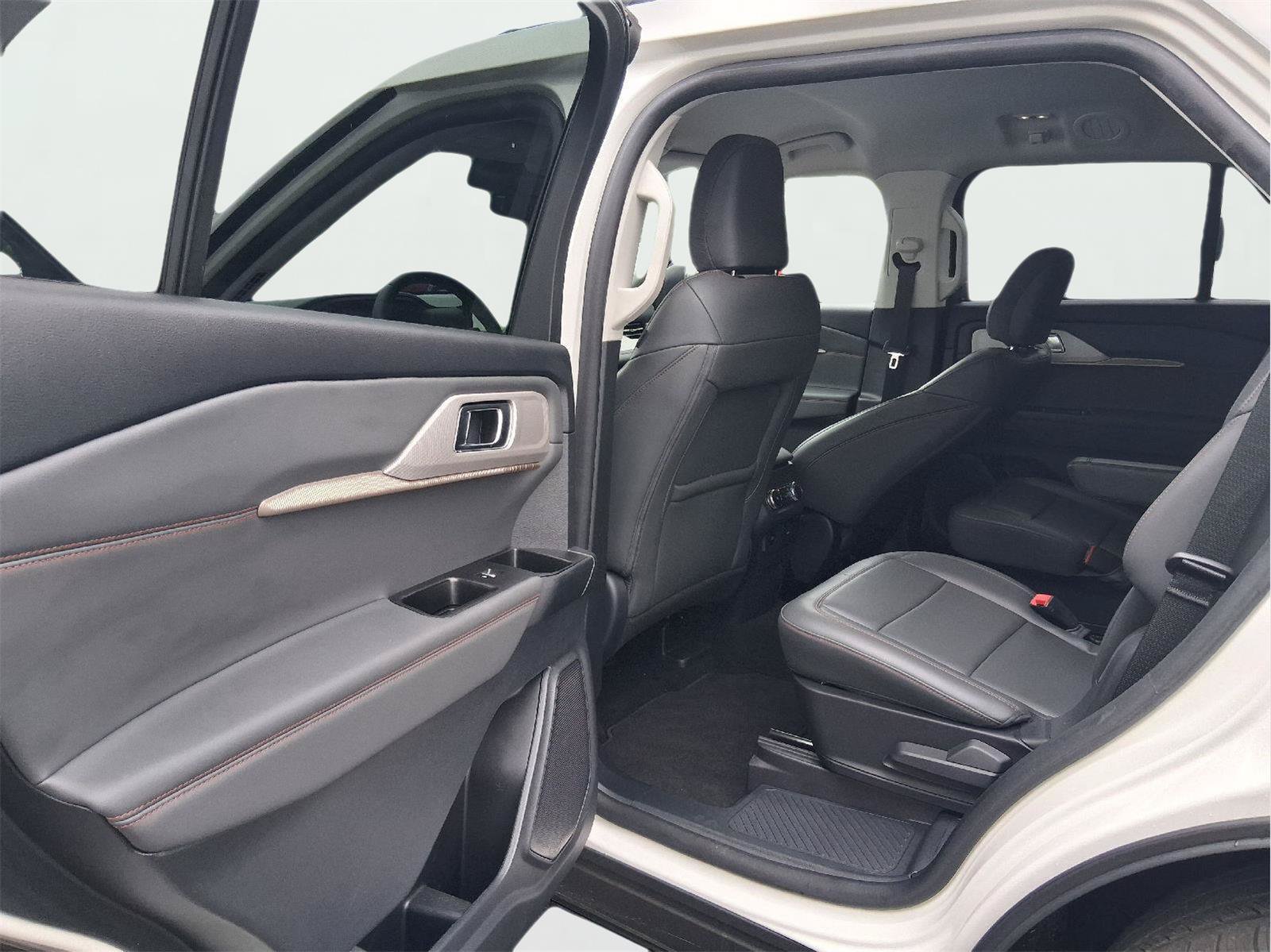 Certified 2025 Ford Explorer Active w/ Active Comfort Package RWD image 26