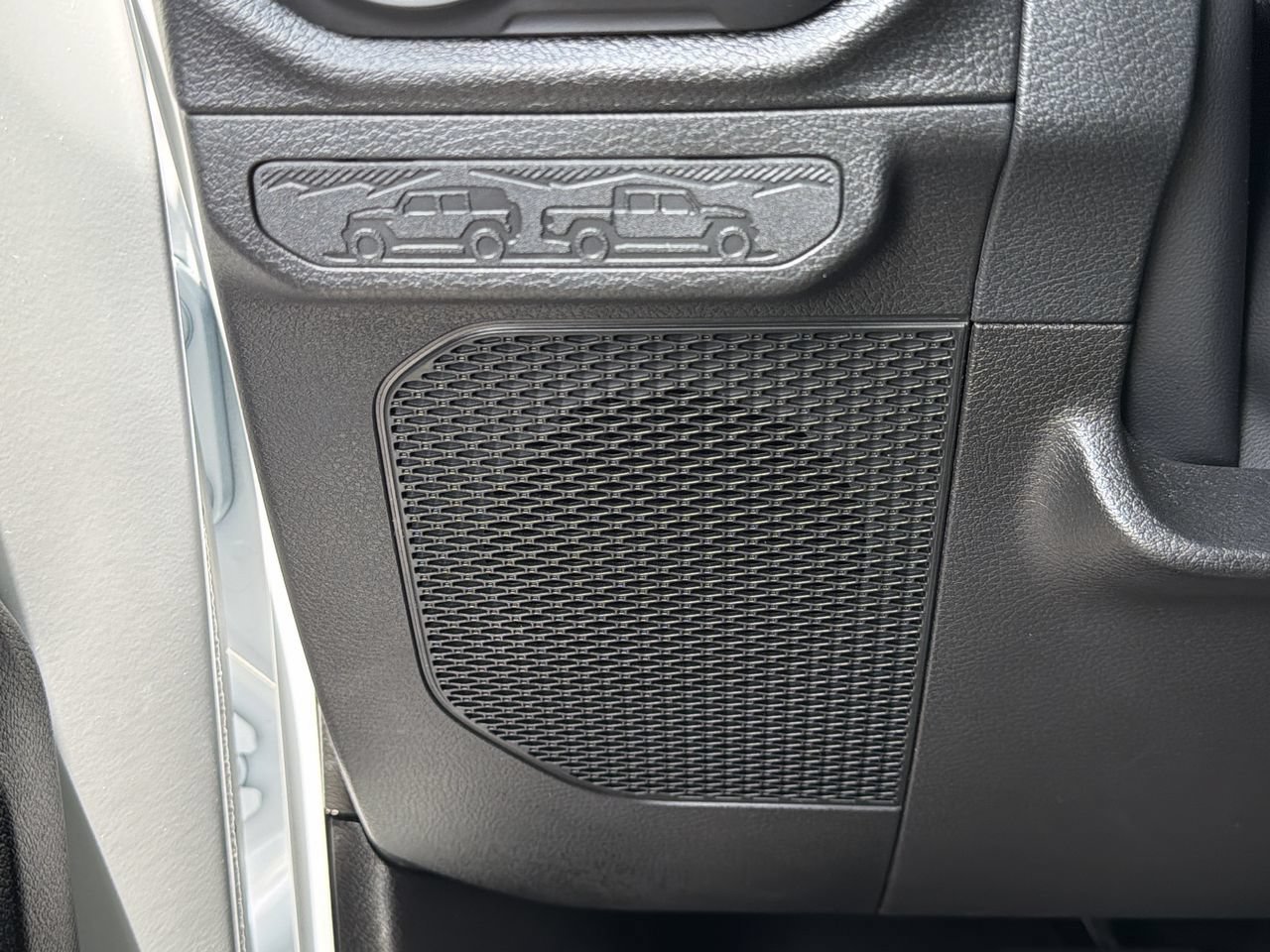 Used 2025 Jeep Gladiator Sport AWD/4WD image 18