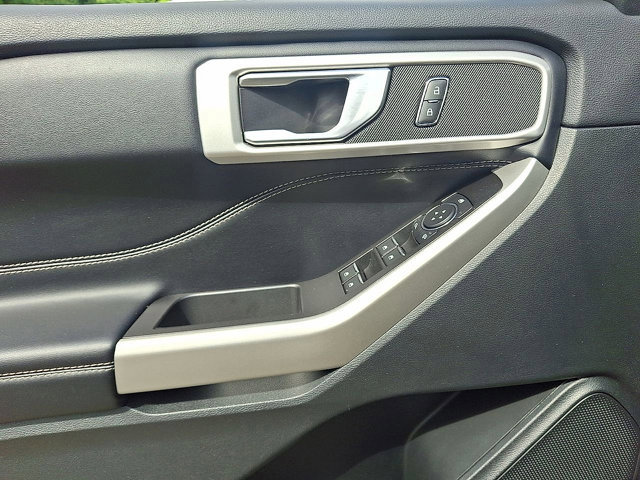 Certified 2022 Ford Explorer XLT w/ Equipment Group 202A image 10