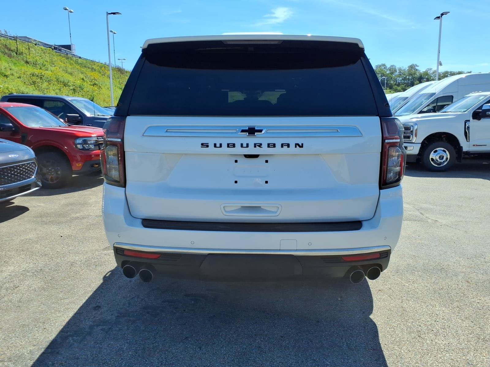 Used 2023 Chevrolet Suburban High Country w/ Advanced Technology Package AWD/4WD image 3