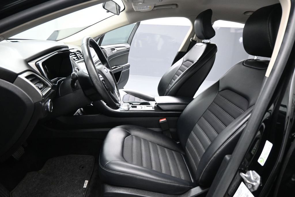 Certified 2017 Ford Fusion SE w/ Equipment Group 201A FWD image 10