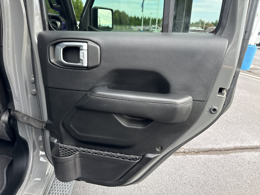 Used 2020 Jeep Wrangler Unlimited Sahara AWD/4WD image 12