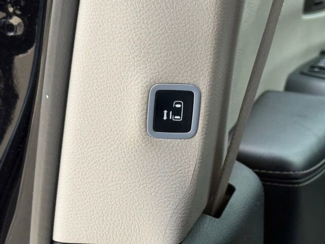 Used 2024 Chrysler Pacifica Touring-L FWD image 36