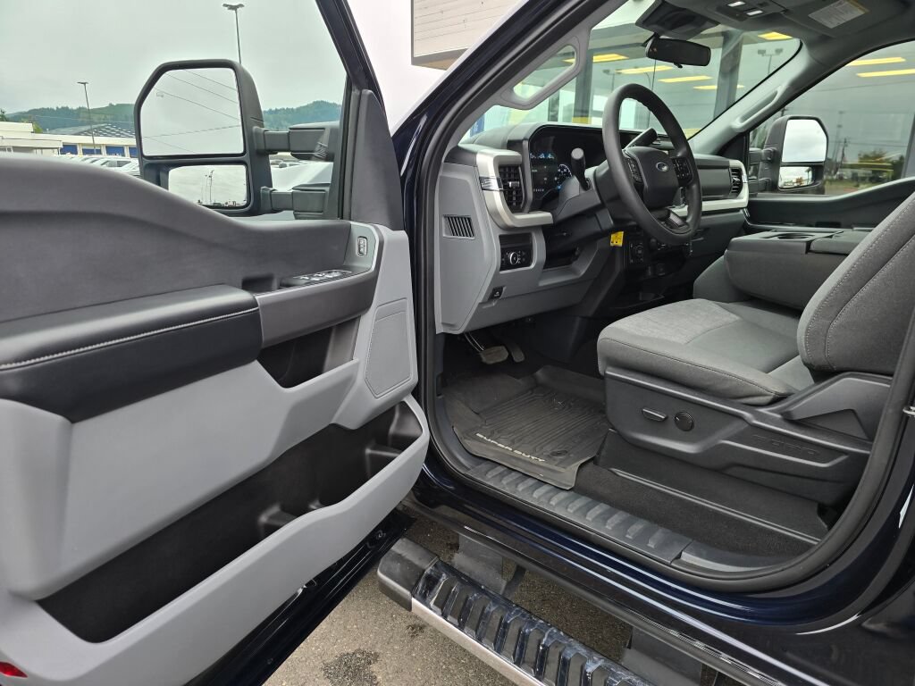 Certified 2025 Ford F250 XLT AWD/4WD image 14