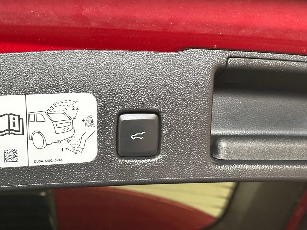 Certified 2020 Ford Escape Titanium AWD/4WD image 21