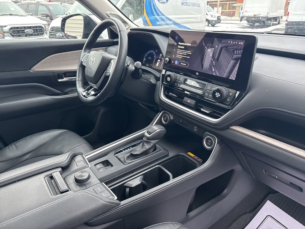 Used 2024 Toyota Grand Highlander Platinum image 34