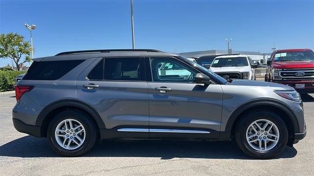 Certified 2025 Ford Explorer Active RWD image 2