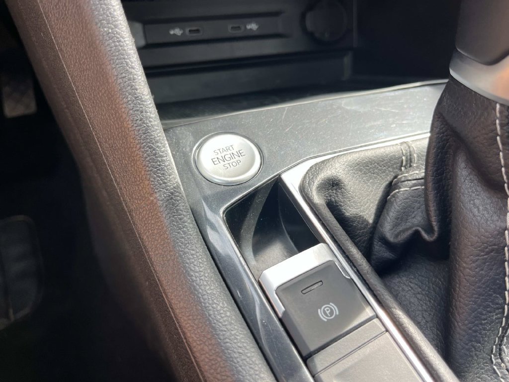 Used 2024 Volkswagen Tiguan SE AWD/4WD image 34