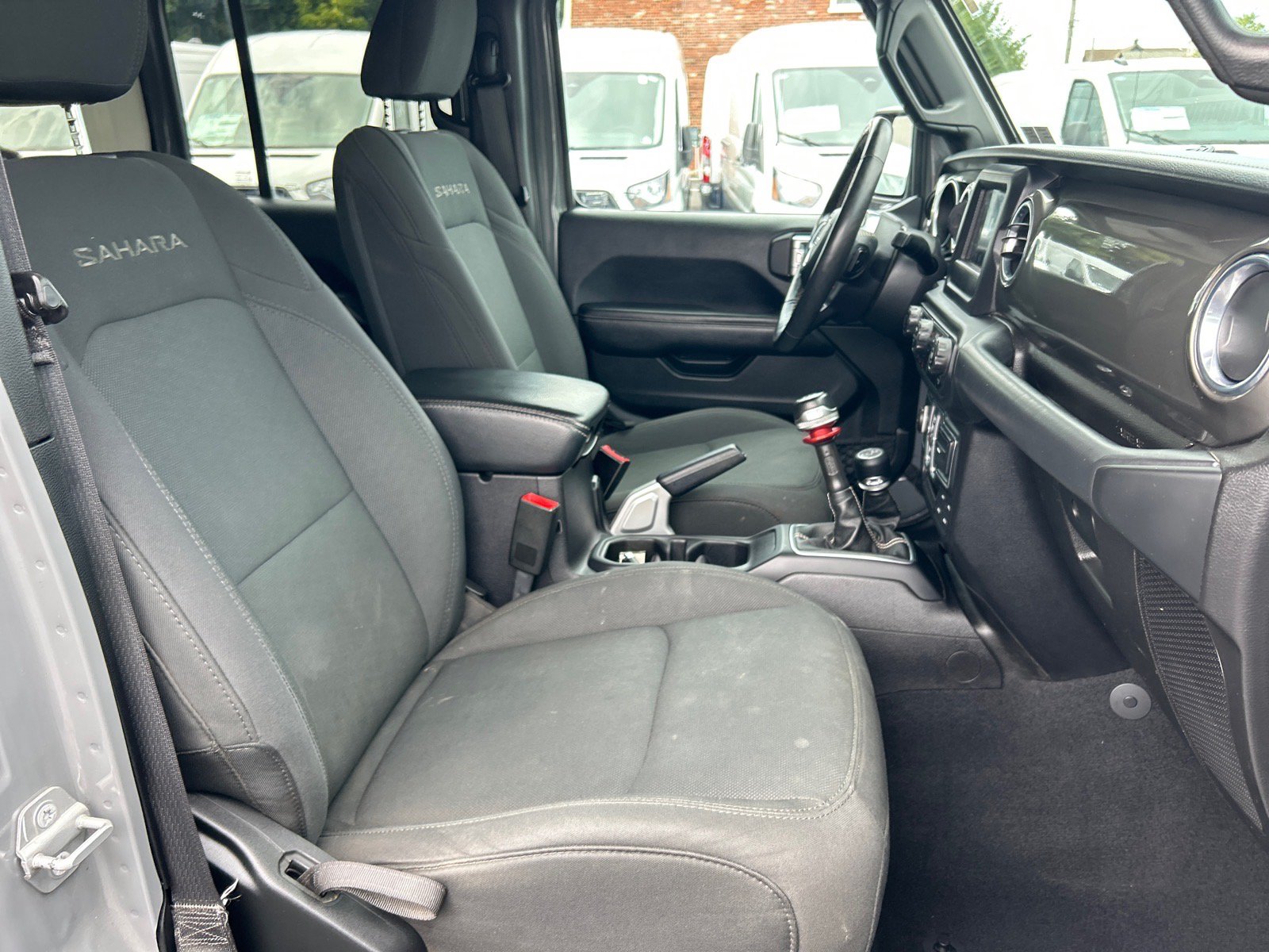 Used 2018 Jeep Wrangler Unlimited Sahara AWD/4WD image 19
