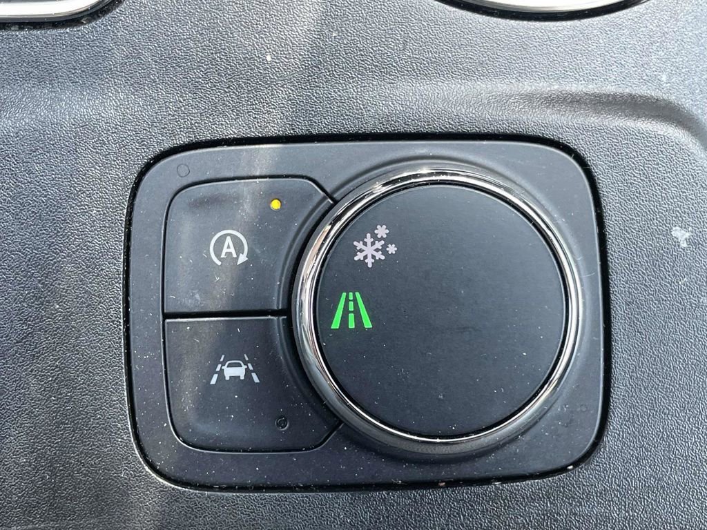 Used 2023 Chevrolet Traverse LT image 23