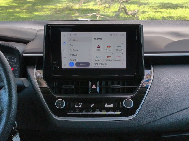 Used 2025 Toyota Corolla LE FWD image 17