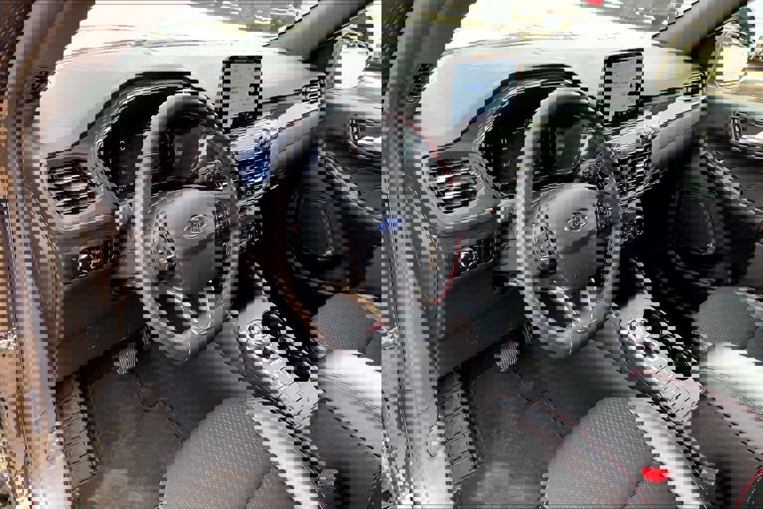 Certified 2025 Ford Escape ST-Line image 18