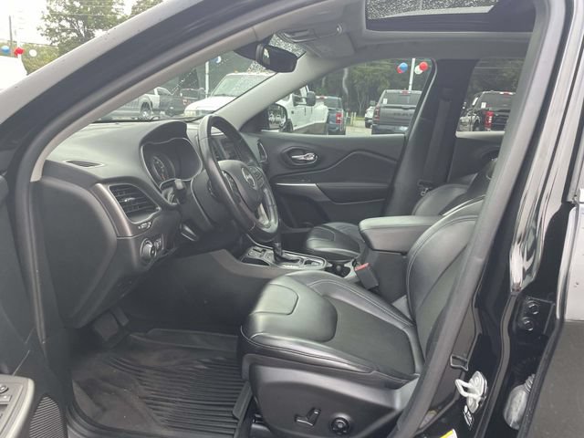 Used 2021 Jeep Cherokee Latitude Plus w/ Sun & Sound Group FWD image 16
