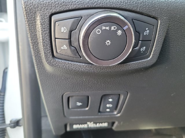 Certified 2017 Ford F350 Platinum w/ Platinum Ultimate Package AWD/4WD image 35