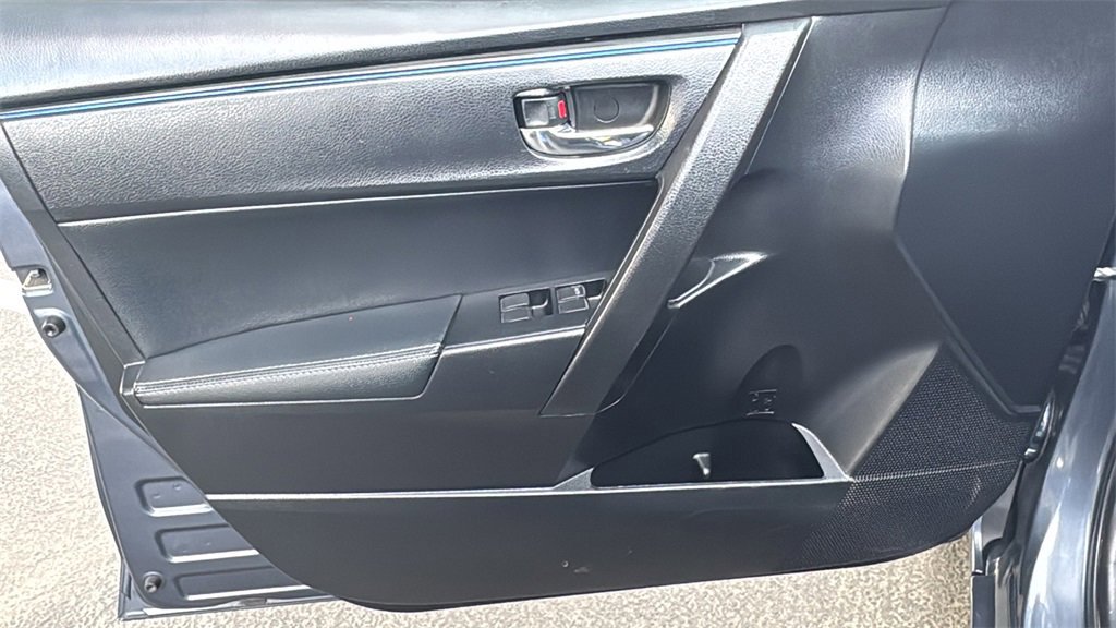 Used 2017 Toyota Corolla SE image 18