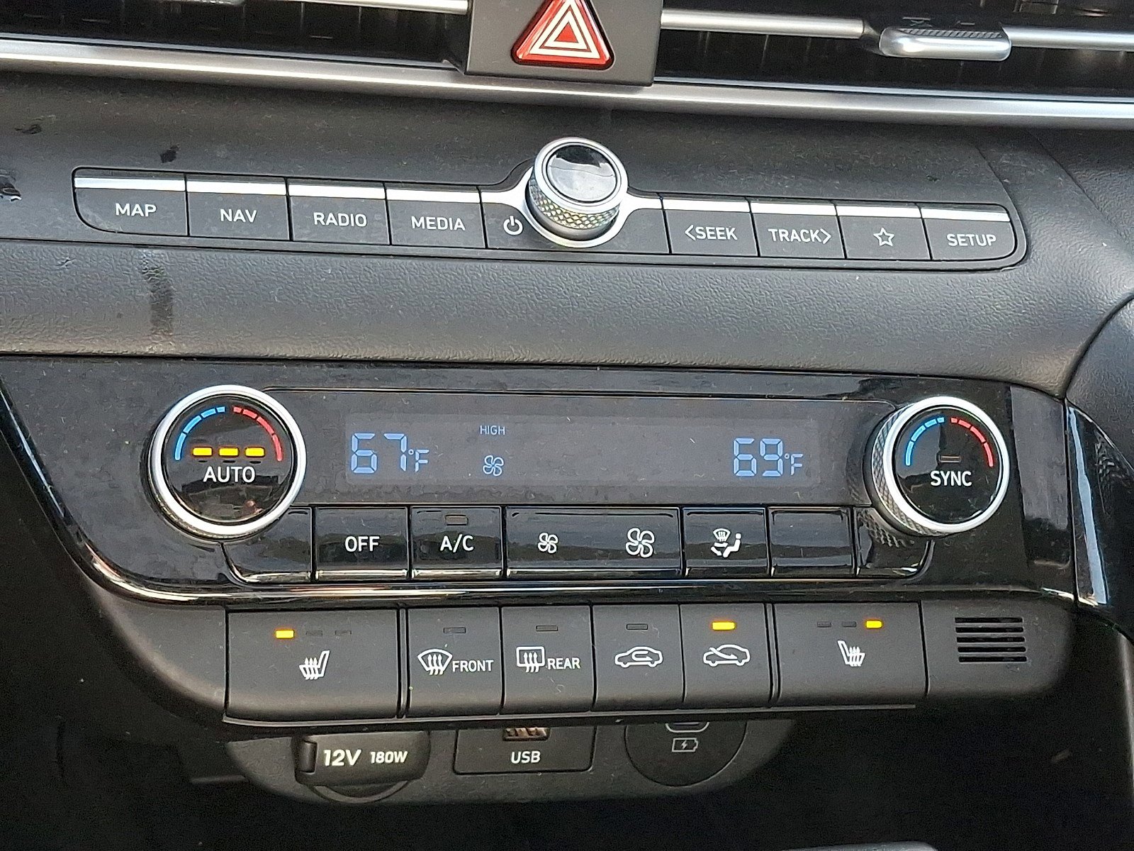 Used 2025 Hyundai Elantra SEL FWD image 15