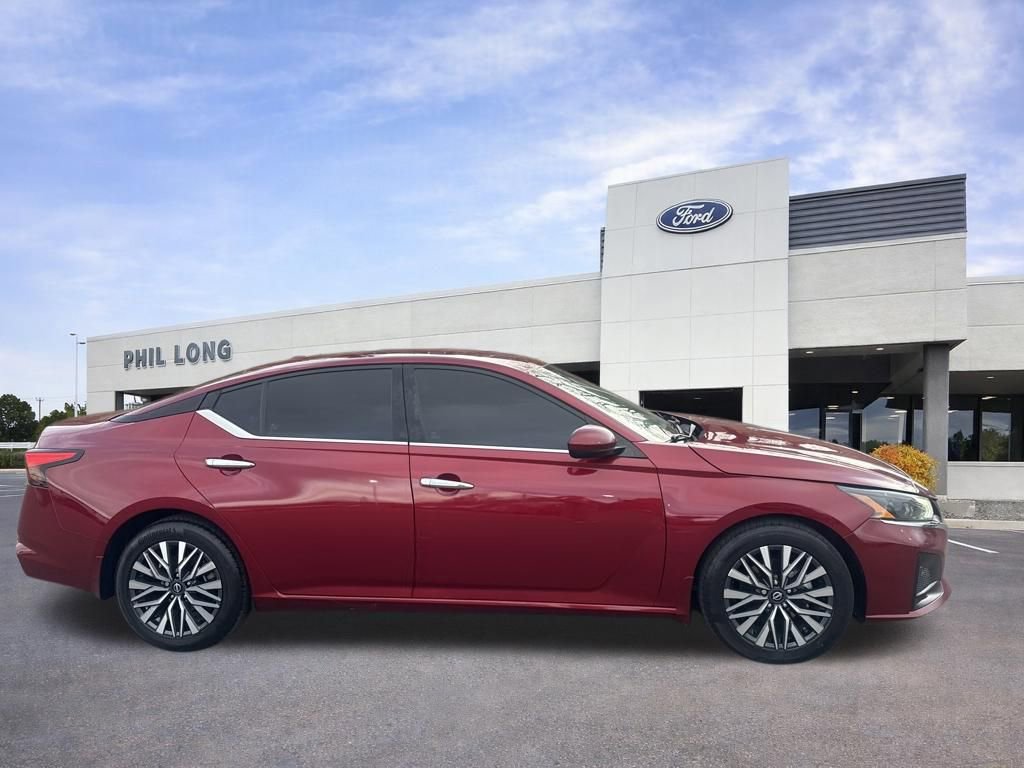 Used 2023 Nissan Altima 2.5 SV FWD image 9