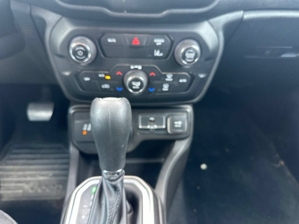 Used 2022 Jeep Renegade Latitude AWD/4WD image 39