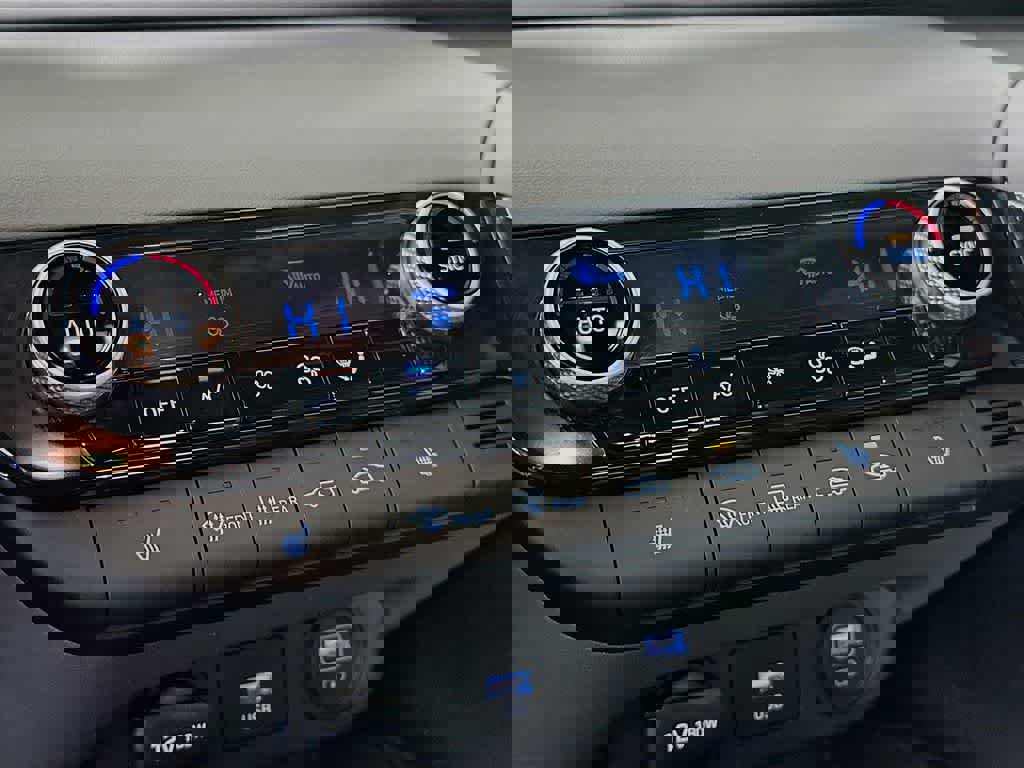 Used 2021 Hyundai Elantra Blue w/ Cargo Package image 16