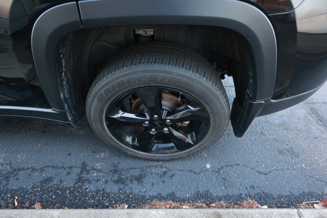 Used 2023 Jeep Grand Cherokee Altitude AWD/4WD image 8