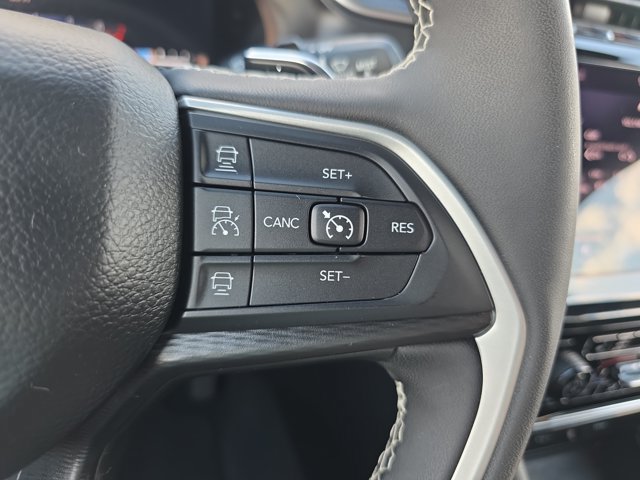 Used 2023 Jeep Grand Cherokee L Laredo AWD/4WD image 21