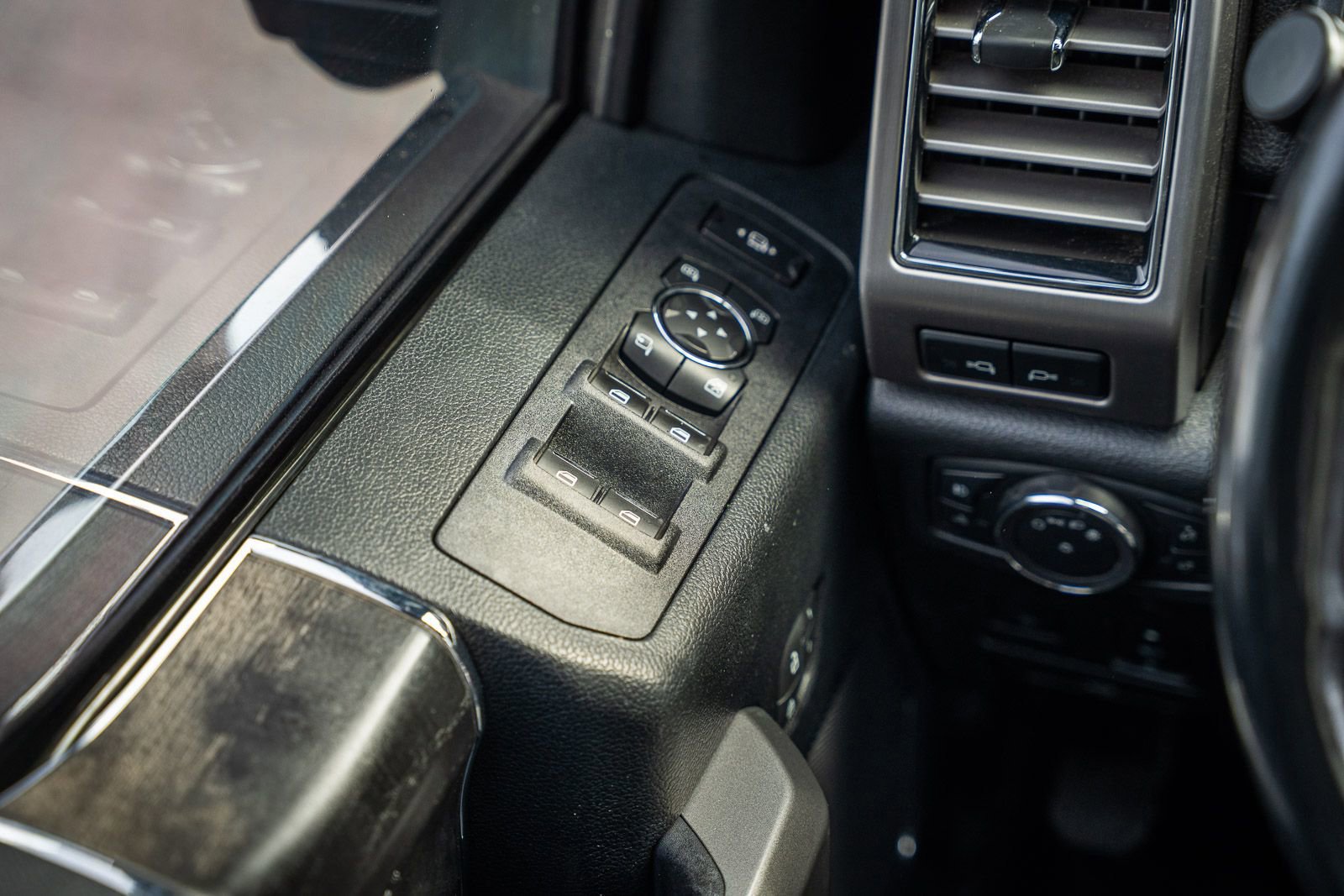 Certified 2019 Ford F250 Platinum w/ Platinum Ultimate Package image 36