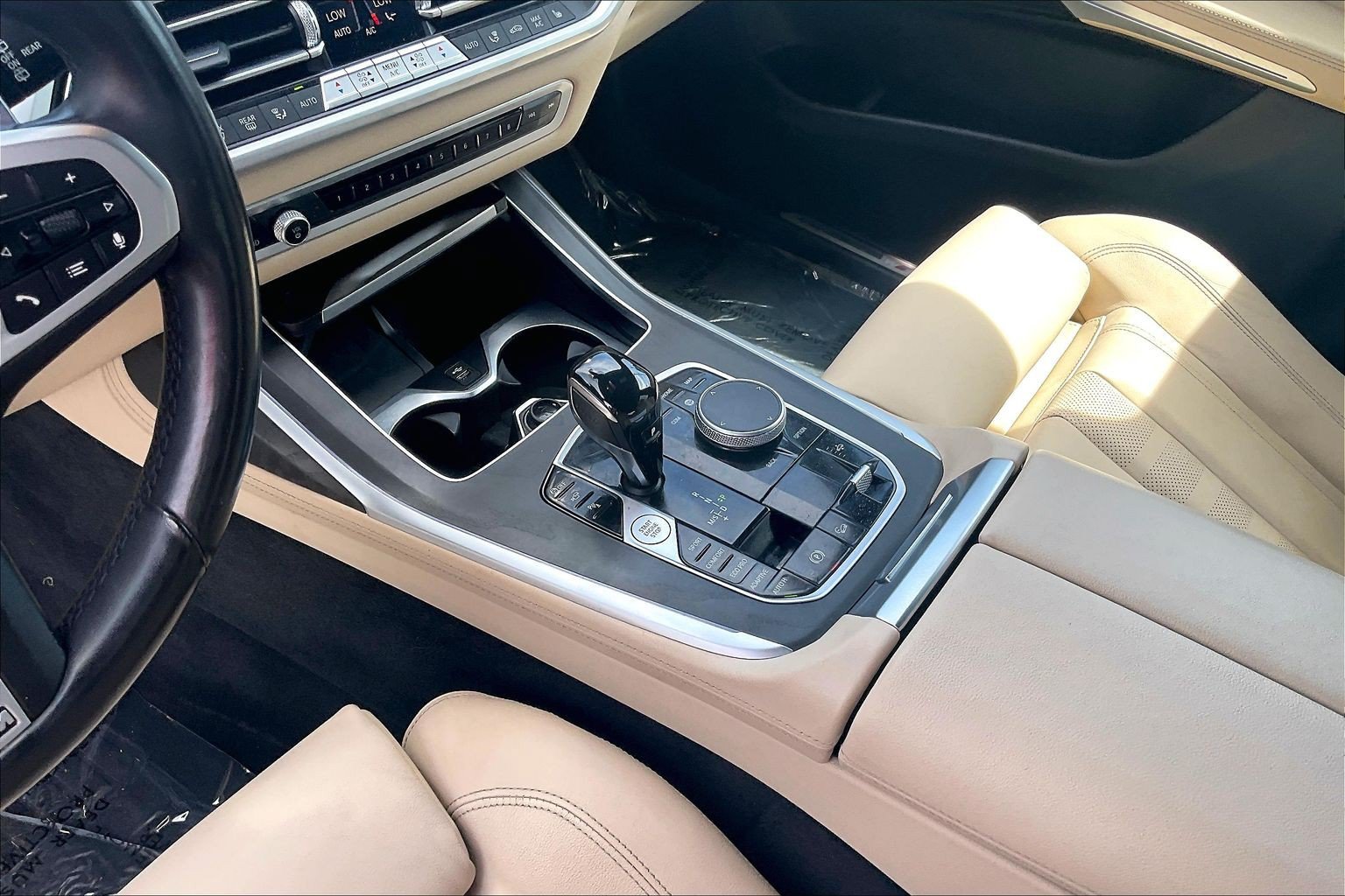 Used 2022 BMW X7 xDrive40i w/ M Sport Package AWD/4WD image 16